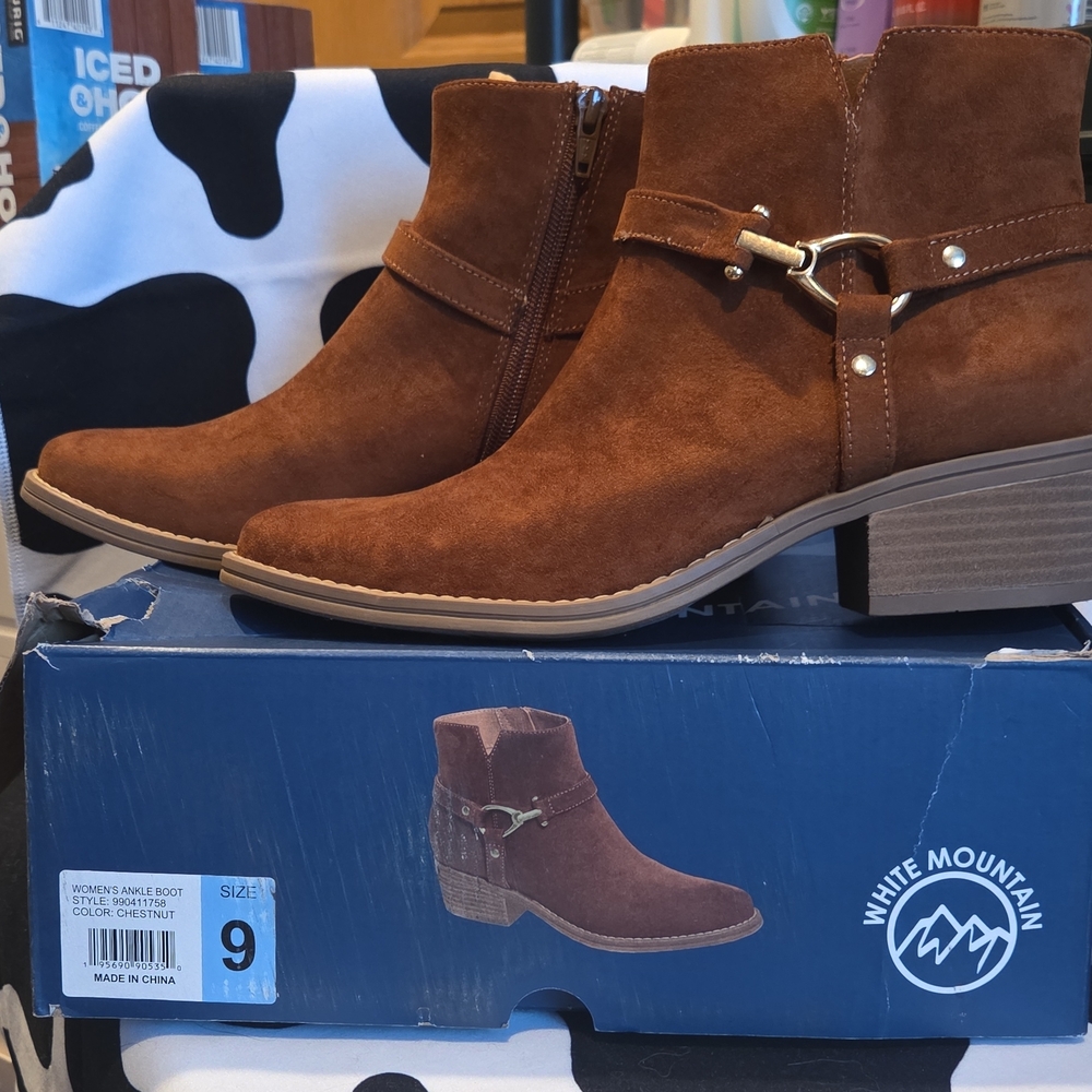 White Mountain Chestnut Ankle Booties